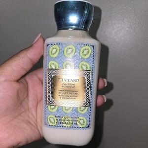 Bath & Body Works Sweet Kiwi & Starfruit Lotion